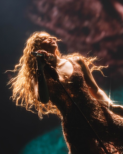 shakira_1748982957_3647055842735165279_217867189.jpg