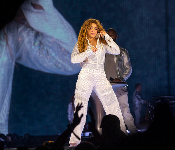 TOS-L-shakira-orlando-concert-06.jpg