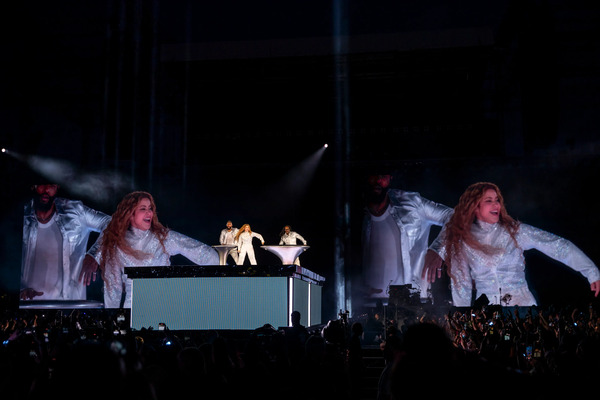 TOS-L-shakira-orlando-concert-22.jpg