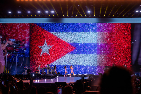 TOS-L-shakira-orlando-concert-23.jpg
