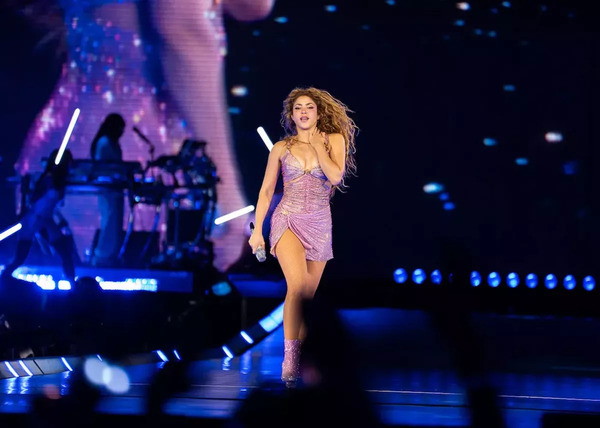 shakira_performance-14.jpg