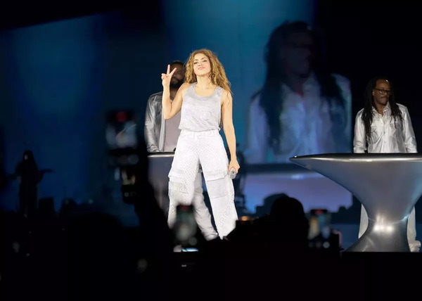 shakira_performance-7.jpg
