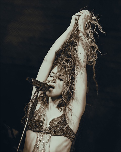 shakira_1750706476_3661513762805810977_217867189.jpg