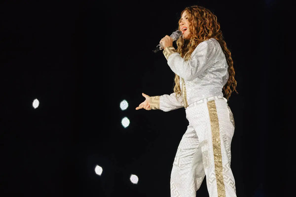 20615500_web1_WEB-KATS-SHAKIRA-JUN29-25-MC-0007.jpg