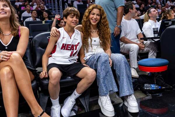 MIA_2DAV_SHAKIRA_HEAT.jpg