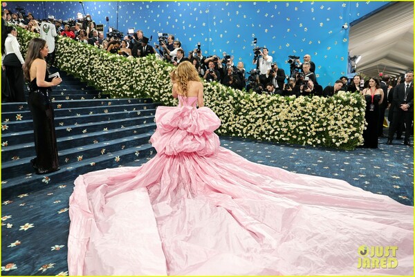 shakira-met-gala-2025-10.jpg