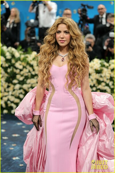 shakira-met-gala-2025-11.jpg
