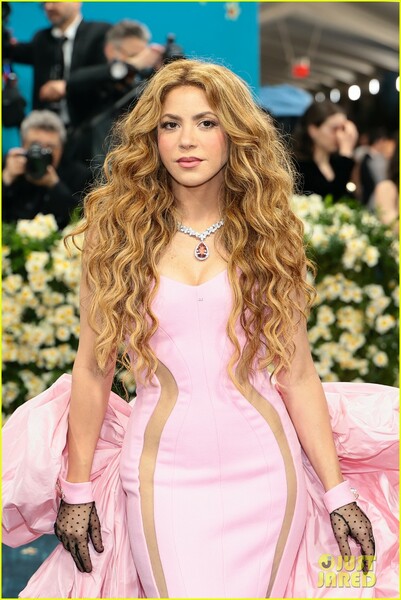 shakira-met-gala-2025-19.jpg