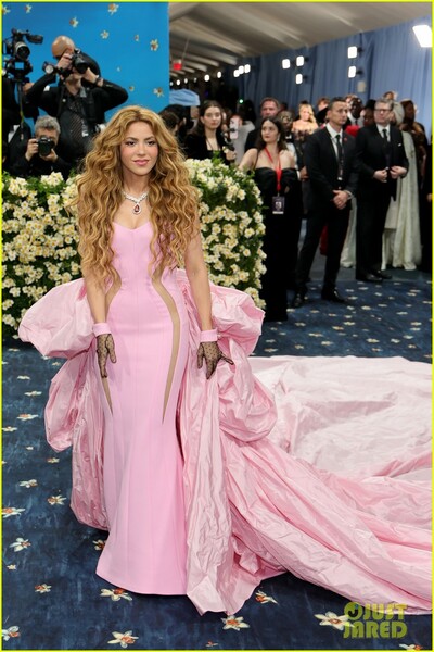 shakira-met-gala-2025-24.jpg