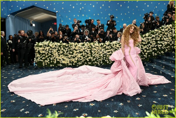 shakira-met-gala-2025-9.jpg