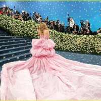 shakira-met-gala-2025-10.jpg