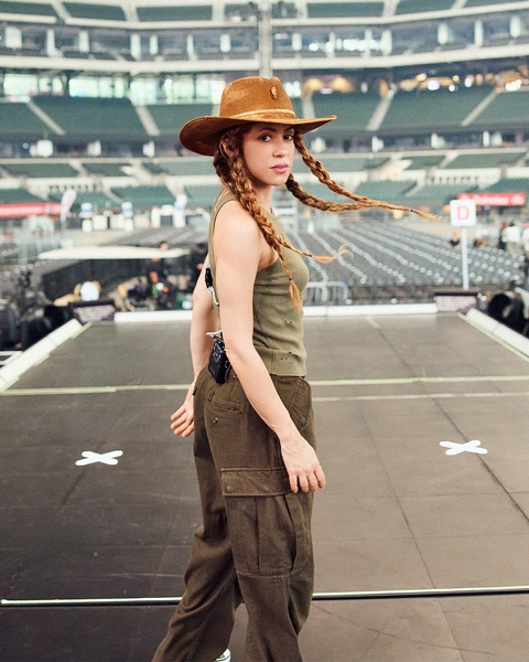 shakira_1749736800_3653327704380573339_217867189.jpg