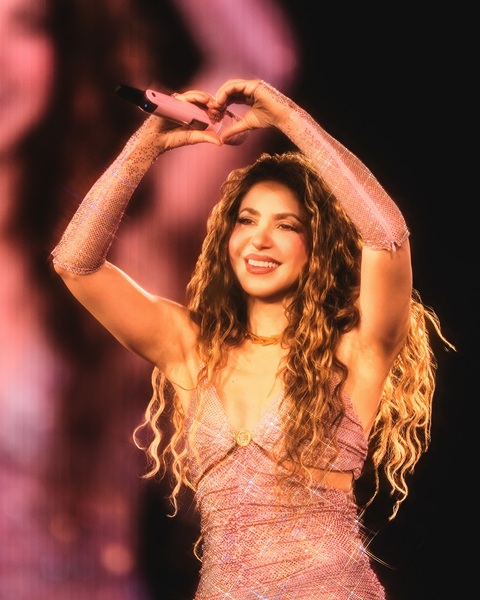 shakira_1751843400_3670958225894526899_217867189.jpg