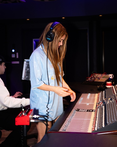 12.07.2025
12.07.2025 - Aquí cocinando… 👩🏼‍🍳 Get ready for new music…!!
See you in LA, on August 4th and 5th at SoFi Stadium!
