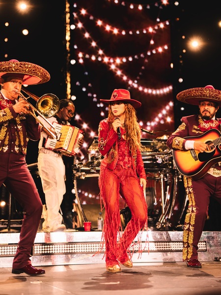 shakira_1756051004_3706346915778798687_217867189.jpg