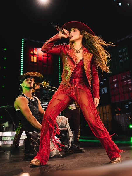 shakira_1756051004_3706346915804010281_217867189.jpg