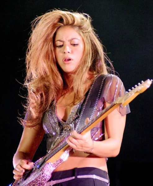 elaguantedeshakira_1756411218_3707075753139801505_56217954028_copie.jpg