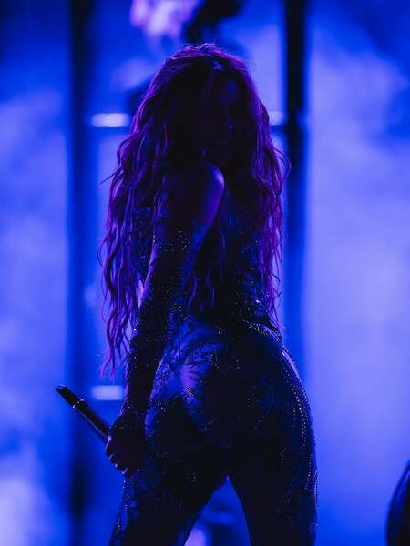 shakira_1759092914_3731864305613572166_217867189~0.jpg