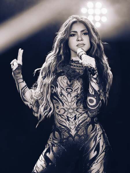 shakira_1759092914_3731864306007860092_217867189~0.jpg