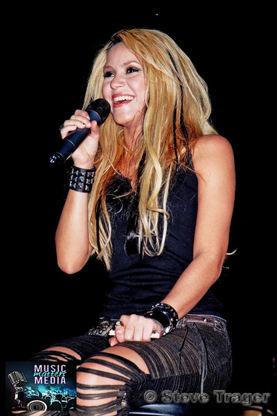 SHAKIRA-2002-Q-102-Q-CONCERT-13-TWEETER-CENTER-CAMDEN-NEW-JERSEY-02.jpg