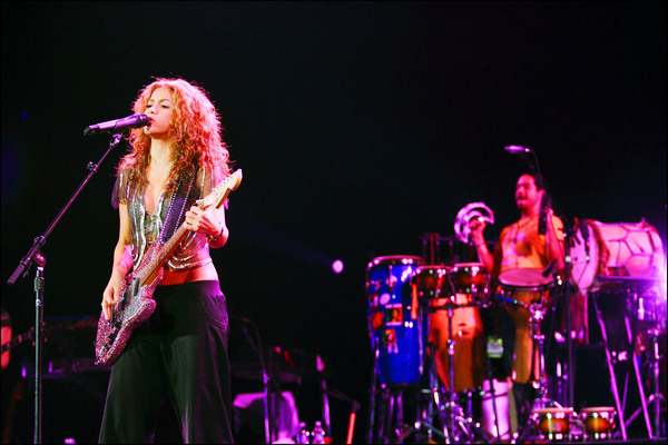 45702_shakira_liveconcert08_122_512lo.jpg