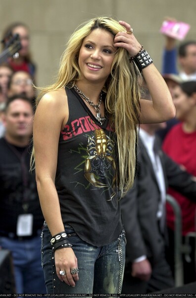 Shakira_310502_05.jpg