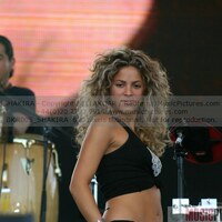 BKR005_SHAKIRA_65B15D.jpg