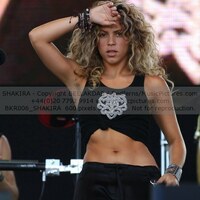 BKR006_SHAKIRA_65B15D.jpg