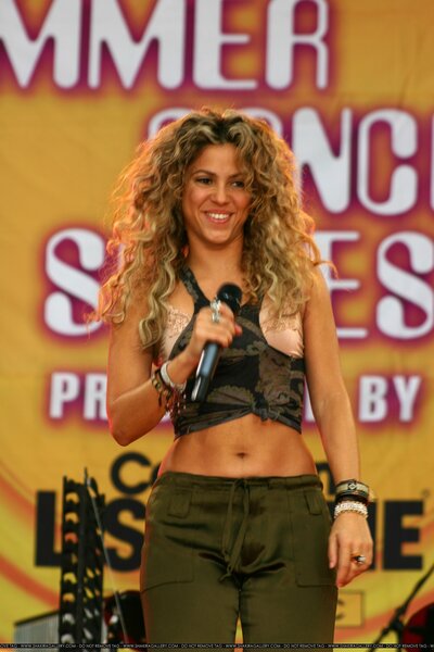 xl_Shakira_CF20.jpg