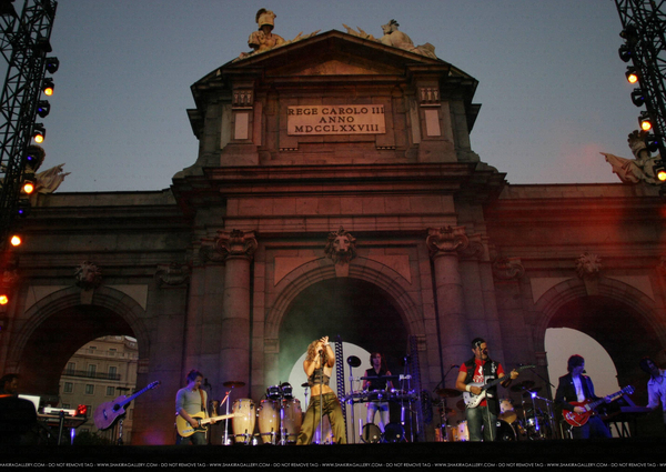 tag_rtrlive901023.jpg