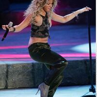 Shakira_on_stage_full19.jpg