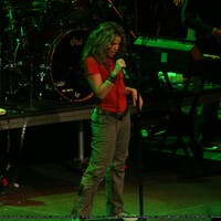 shakira_051216_09.jpg