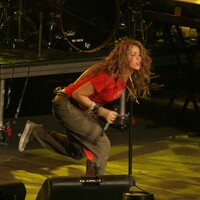 shakira_051216_13.jpg