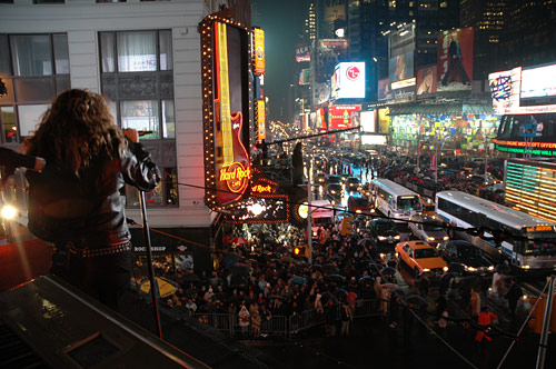 shakiratimessquare54wh.jpg