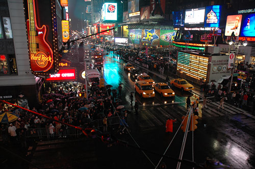 shakiratimessquare83el.jpg