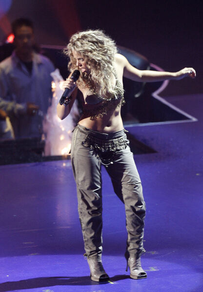 US-MTV_AWARDS-SHAKIRA-35.jpg