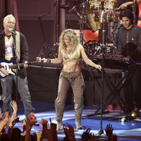 US-MTV_AWARDS-SHAKIRA-64.jpg