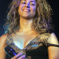 aa_shakira_002.jpg