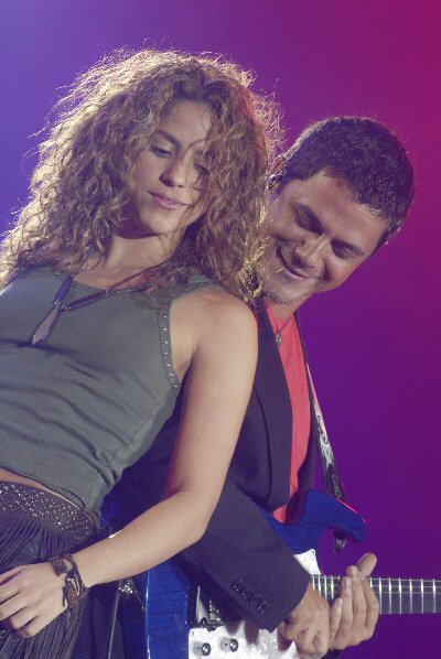 Domingo-AlejandroSanz-Shakira7.jpg