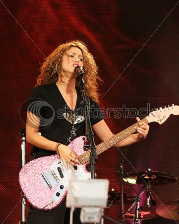 stock-photo-moscow-july-singer-shakira-a-star-usa-of-the-performance-in-the-kremlin-at-celebratory-32933566.jpg