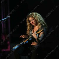 RED080428SHAKIRA02_008.jpg