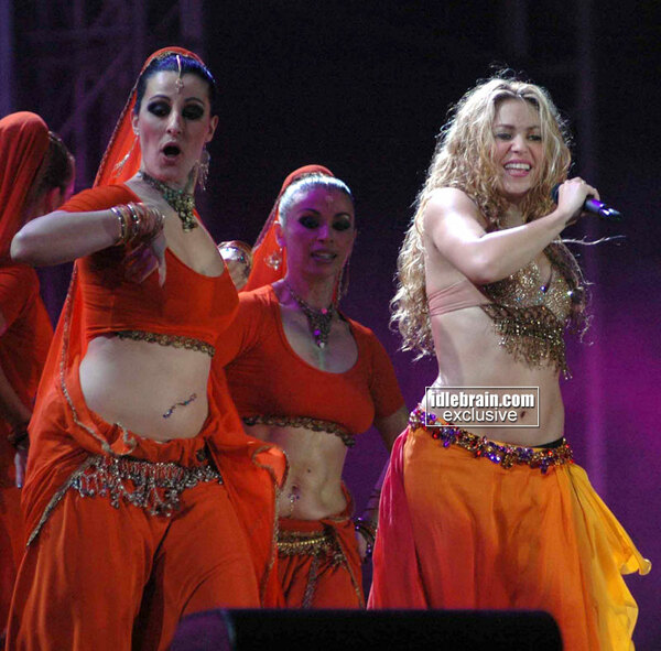 shakira-abudhabi004.jpg