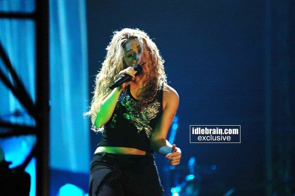 shakira-abudhabi008.jpg