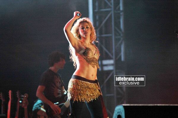 shakira-abudhabi012.jpg