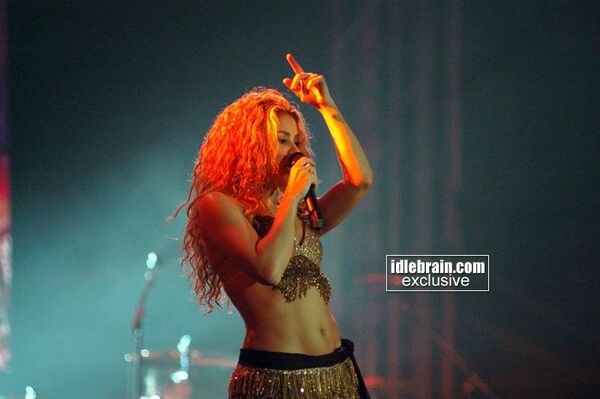 shakira-abudhabi016.jpg