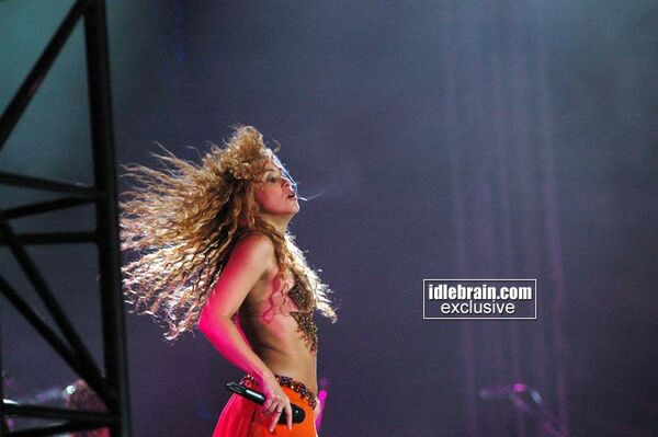 shakira-abudhabi039.jpg