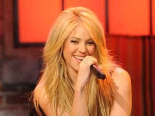 4067shakira_320.jpg