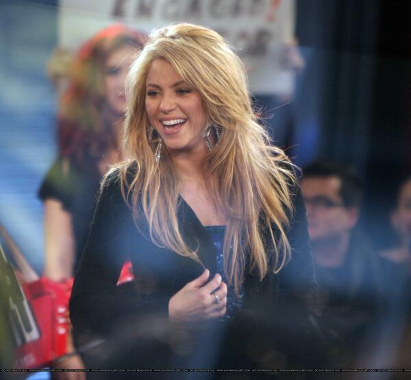 shakiragallery_gma_show_28129.jpg