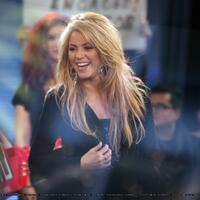 shakiragallery_gma_show_28129.jpg