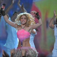 Shak_Live_at_Premios_Juventud_28729.jpg